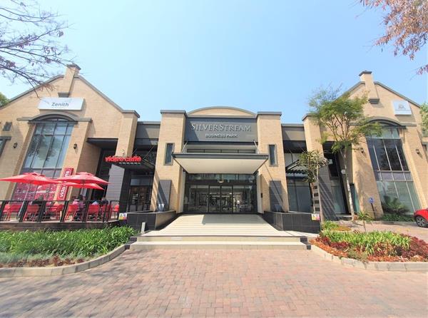 183  m² Commercial space