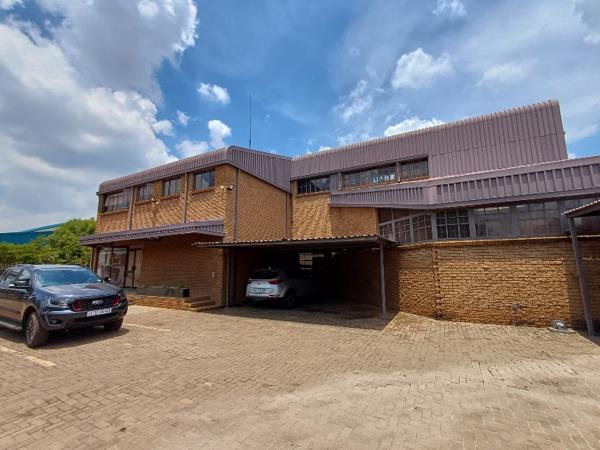 706  m² Industrial space