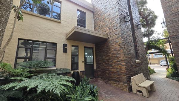 103  m² Commercial space