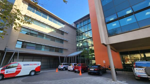 307  m² Commercial space