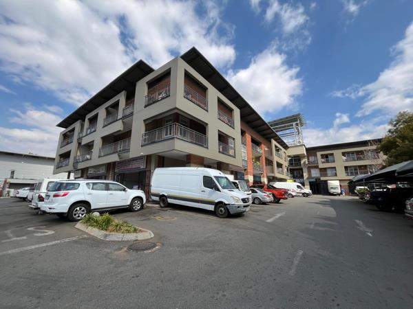 136  m² Commercial space