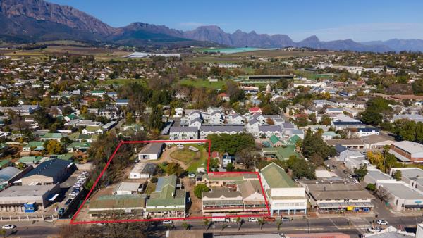 2 635  m² Commercial space