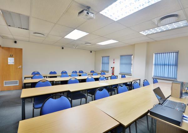 4 700  m² Commercial space