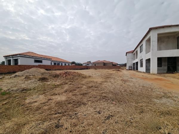 512 m² Land