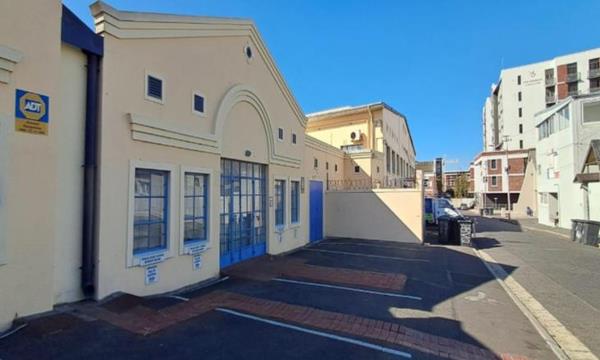 193  m² Commercial space