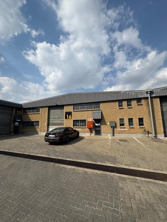 566  m² Commercial space