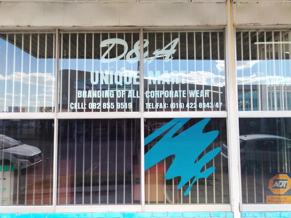 990  m² Commercial space