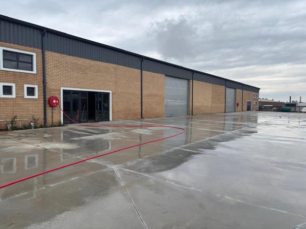 1 600  m² Industrial space