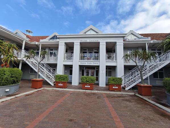 159  m² Commercial space