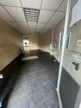 42  m² Commercial space