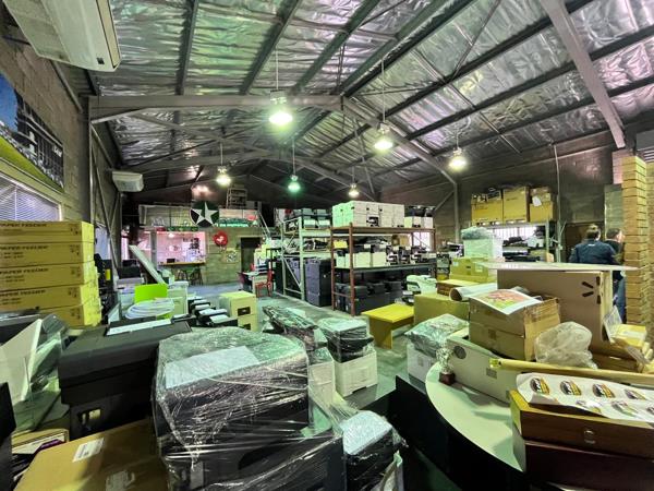 320  m² Commercial space