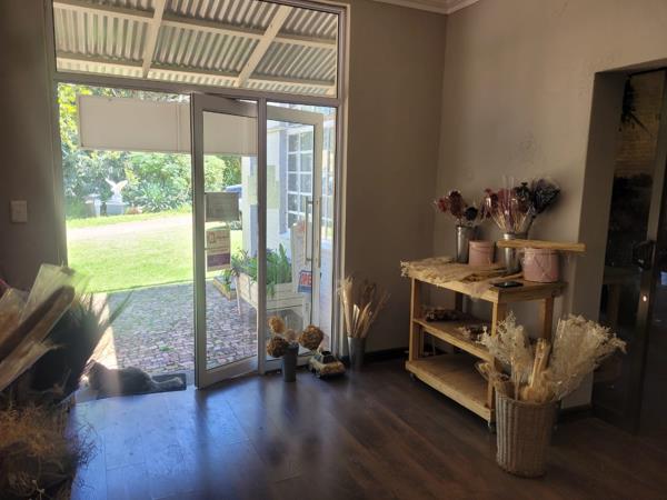 167  m² Commercial space