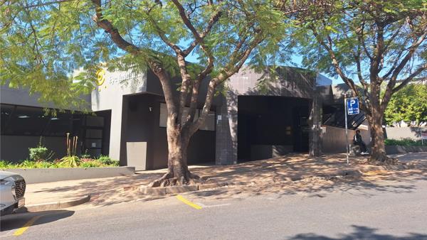 105  m² Commercial space