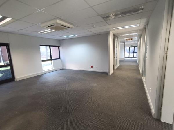 517  m² Commercial space