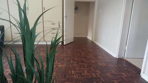 80  m² Commercial space