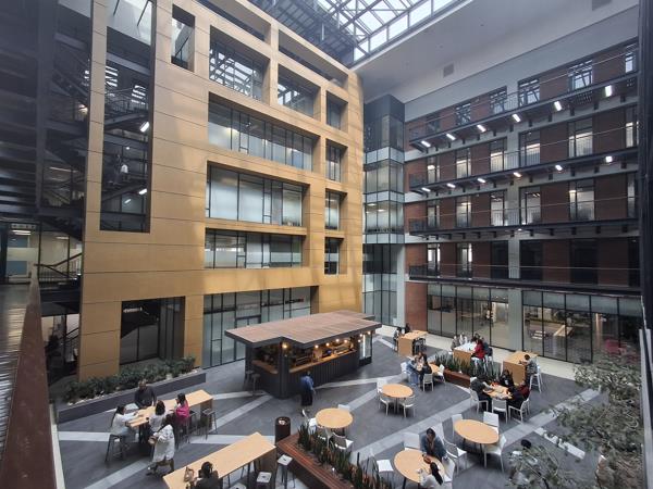 2 775  m² Commercial space