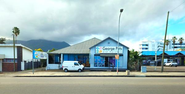 584  m² Commercial space