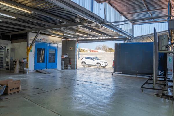 1 200  m² Commercial space