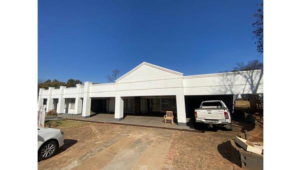 330  m² Office Space