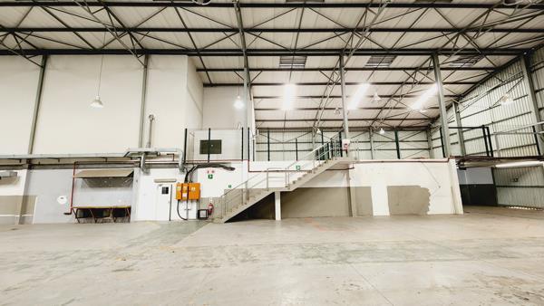 1 647  m² Industrial space