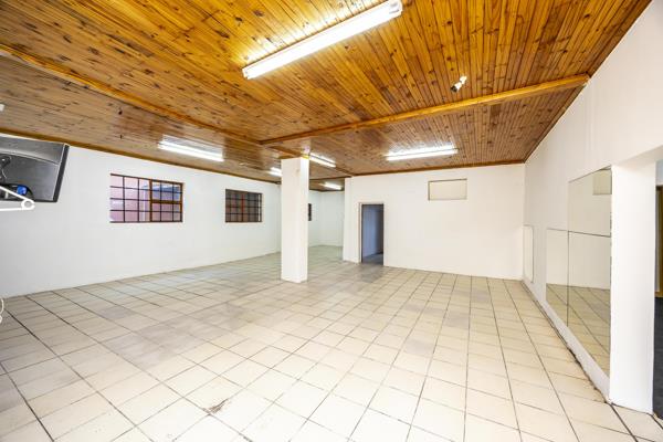 544  m² Commercial space