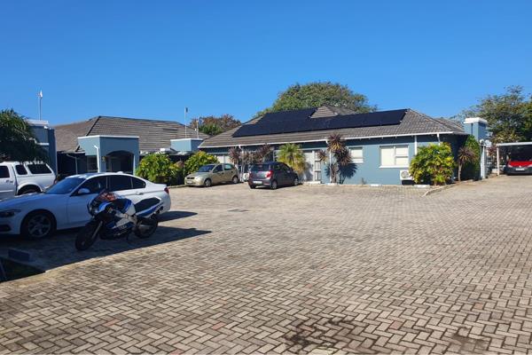 894  m² Commercial space