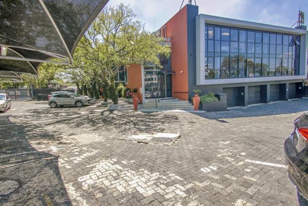 2 200  m² Commercial space