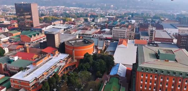 1 400  m² Commercial space