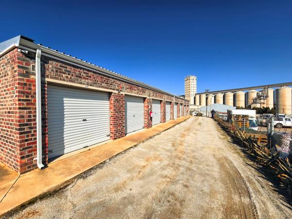 1 100  m² Commercial space