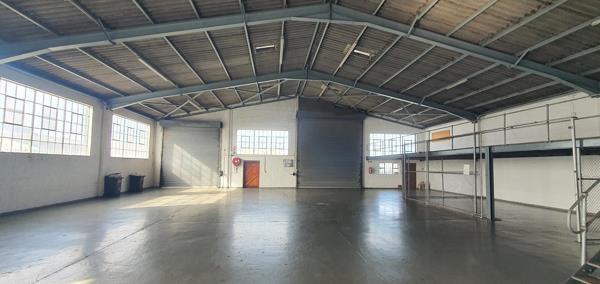 1 400  m² Industrial space