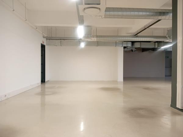 604  m² Commercial space