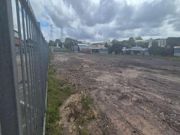 2 000  m² Commercial space