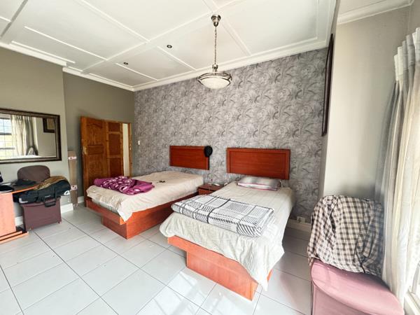 1 600  m² Commercial space