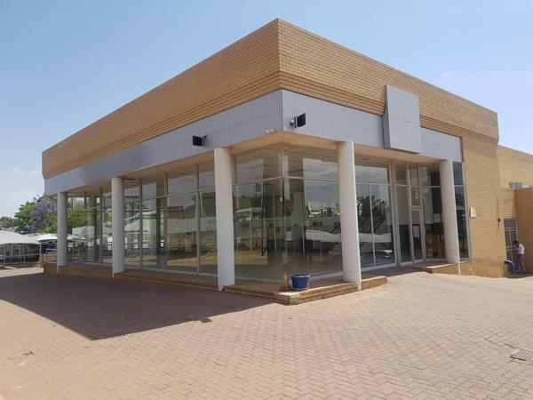 1 695  m² Commercial space