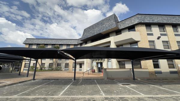 4 615.3  m² Commercial space