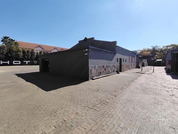 1 560  m² Commercial space
