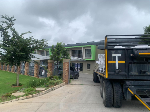 924  m² Commercial space