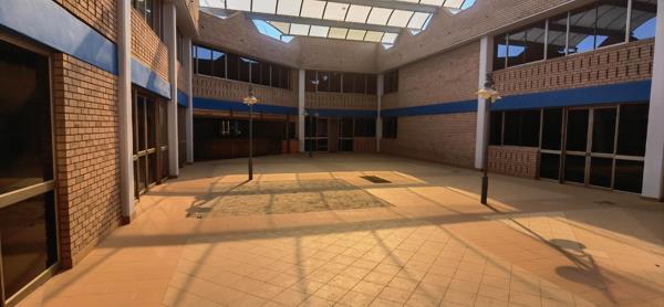 2 340  m² Commercial space