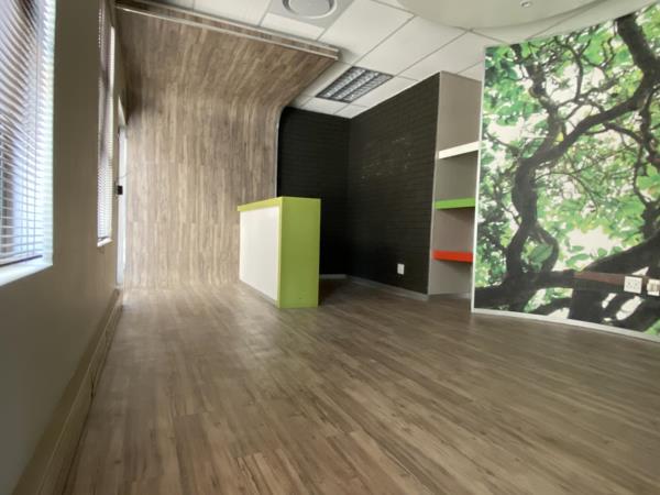 132  m² Commercial space