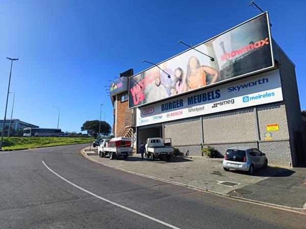 715  m² Retail Space