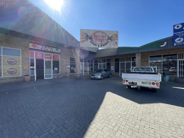 445  m² Commercial space