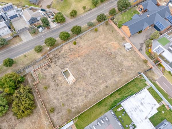 2 163 m² Land