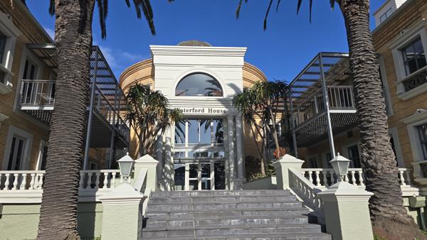 454  m² Commercial space