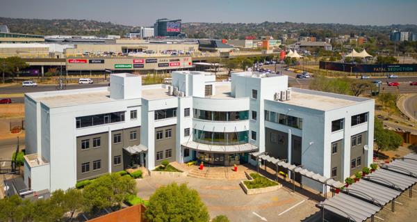 3 676  m² Commercial space