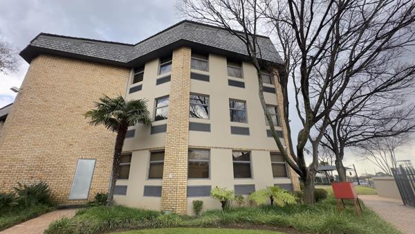 3 000  m² Commercial space