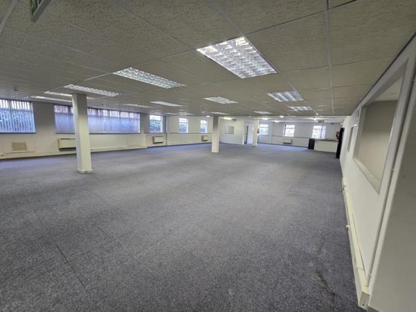 2 373.3  m² Commercial space