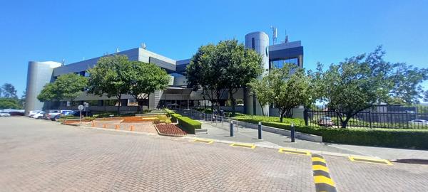 857  m² Commercial space