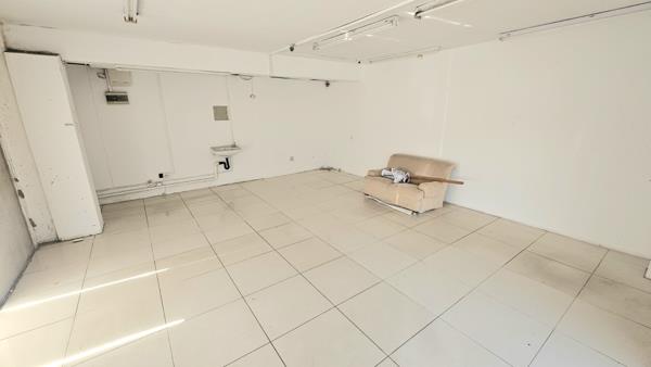 35.4  m² Retail Space