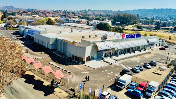 2 500  m² Retail Space