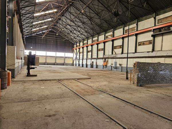 1 300  m² Industrial space